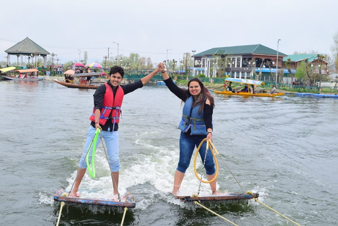 surfing-in-srinagar.jpg